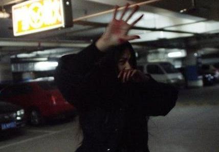 她是家有儿女中的小雪，却出轨被打黑料不断，如今活成性感女郎！