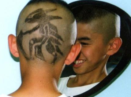 搞笑段子:有一个赌鬼,每次赌博都会带自己的老