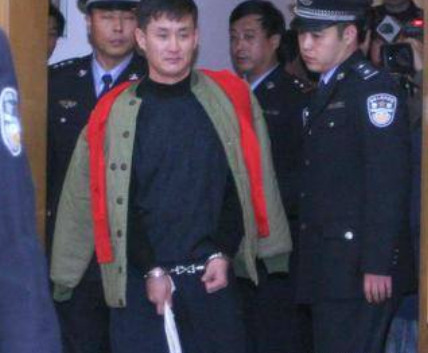 中国悍匪排行:他被处决,市民拍手称快,他游荡3省,杀害10人