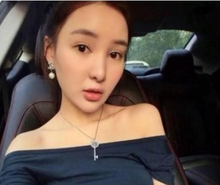 曾经的网红一姐，20岁就开700万兰博基尼！如今蹲着吃饭无人问津