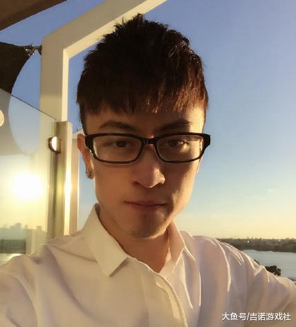 玩游戏谁花钱的钱最多, 就连王思聪都没他强, 土