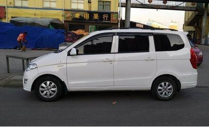 花3万买辆五菱宏光，接送媳妇上下班方便，朋友都说商务范十足