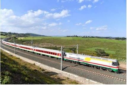 中国帮助非洲修建铁路, 西方专家普遍看衰, 中国