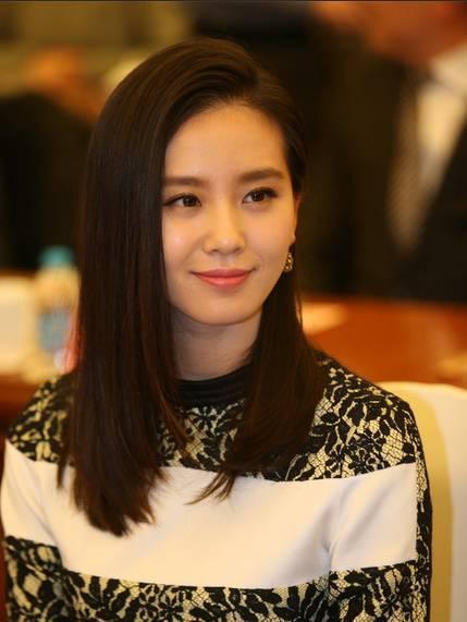 刘诗诗现身米兰某商场被偶遇，网友：气质比赵丽颖杨颖出众