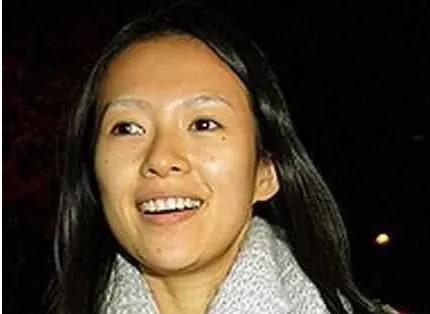 女星素颜照曝光：霍思燕抬头纹明显，章子怡成黄脸婆，最丑的是她