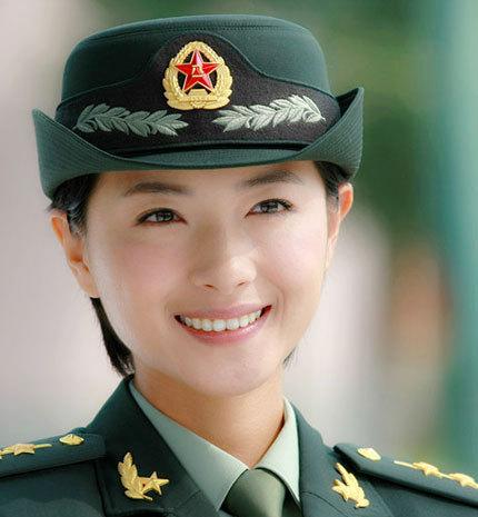 军装女神——万茜!！,非常值得看的一篇文章
