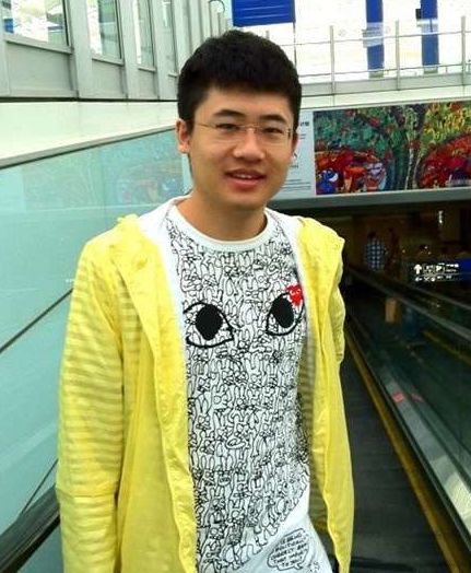 49岁军旅歌手江涛生活照，妻子家庭背景不一般，儿子帅气有才