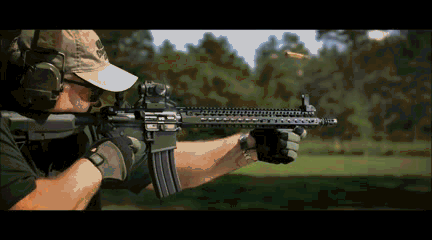 枪械专家展示m4卡宾枪射击过程与结构原理