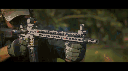 枪械专家展示m4卡宾枪射击过程与结构原理