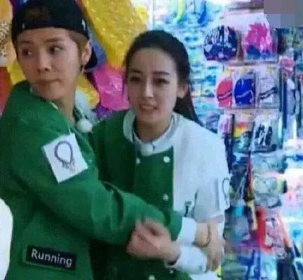 热巴含泪宣布退出跑男,兄弟团集体回应,鹿晗只