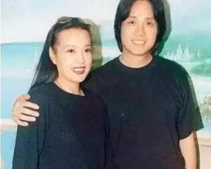 刘晓庆曾有过四段婚姻八个情人, 现与76岁老公住四千万平米豪宅!