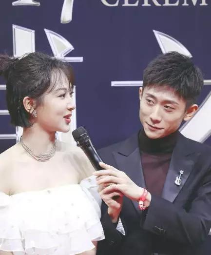 张一山看杨紫宠溺眼神感动网友,秦俊杰吃醋:连