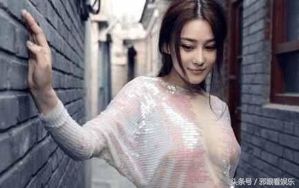 王思聪炮轰张馨予口技出众，靠身体上位，似玩物