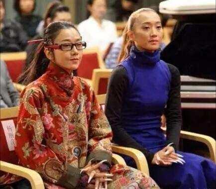 继承孔雀舞杨丽萍没有选择小彩旗而选择她, 看