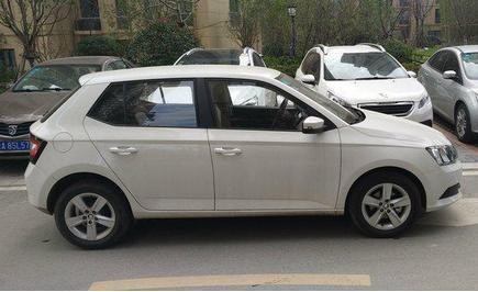 花6万买辆斯柯达晶锐, 朋友见到车后闷头大笑, 女友也百般嫌弃