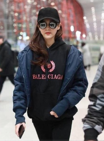 吴昕唐嫣穿同款衣服,网友:一个气质悠闲自然,一