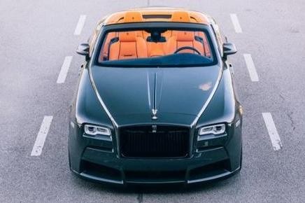 曜影，这确实是一台不需要请司机的劳斯莱斯，6.6L V12