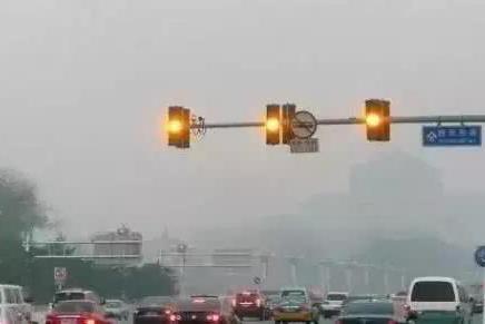 2018年闯黄灯发现一次扣6分罚200!老司机有这