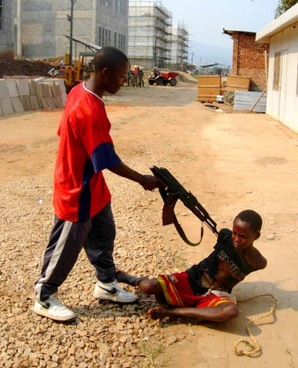 非洲小混混知道中国人有钱,专找中国工厂偷东