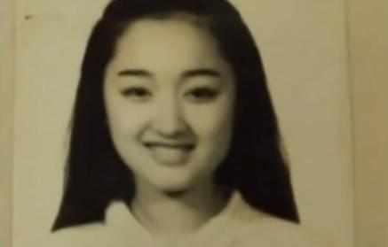 看了杨钰莹年轻时的照片，才明白她为何值得全国男人的跪求！