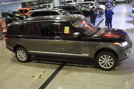 天津港每日经典， 2017路虎揽胜行政 加长版，不能再豪华了