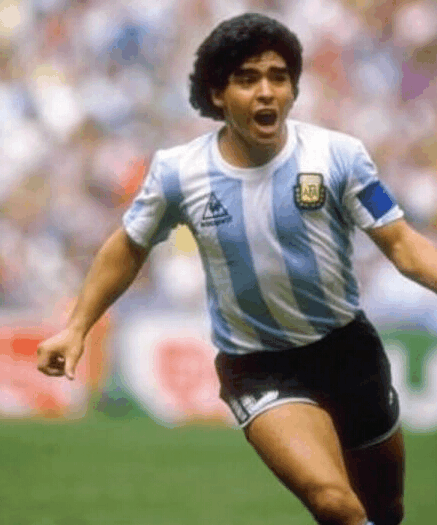 世界足球历史十大球星排名, C罗第6、梅西第7