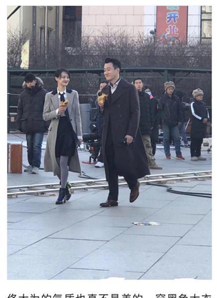 郑爽佟大为片场风衣靓照曝光,小爽如行走的流量大为没谎报身高