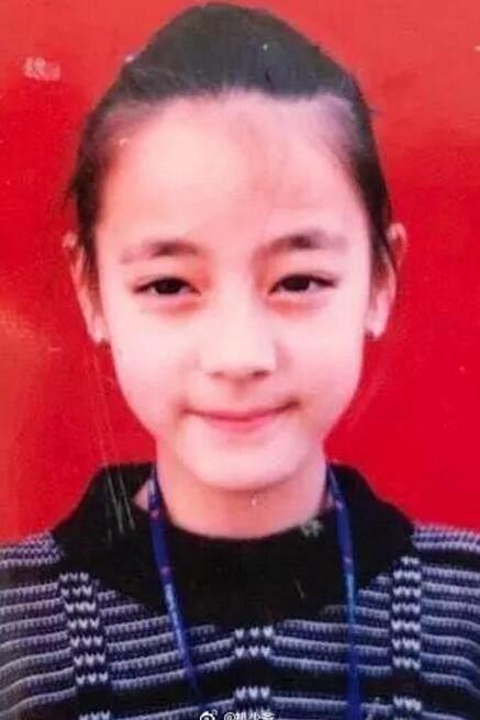 嘉行四美的童年照,杨幂迪丽热巴李溪芮,最后一