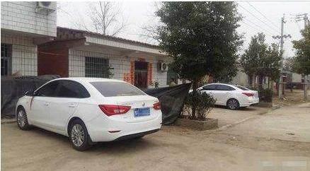 现在的农村过年都开车去探亲, 没车开是不是特