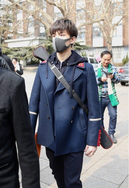 吴磊参加北电复试，身上背了一把剑，要表演舞剑才艺