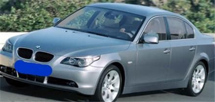 宝马5系车前放红牛, 女大学生直接拿下, 上车后和车主相谈甚欢!