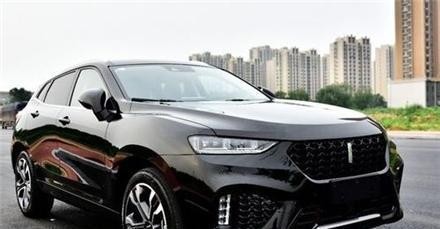 花20万买了一辆长城VV7，停在停车场，车型颇有一番霸气！