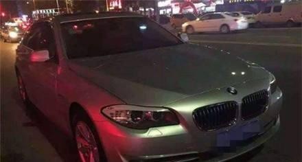 宝马不绝按喇叭，惹怒后方车辆，拿出笔记本3秒后宝马死机