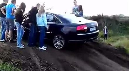 看惯了迪拜土豪玩豪车，来看欧洲富豪们！把300万奥迪A8当越野车