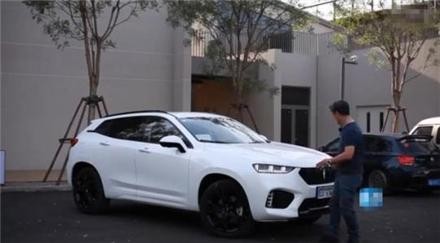 长城WEY高速对撞五菱，车主下车一看，大呼：国产车可以啊！