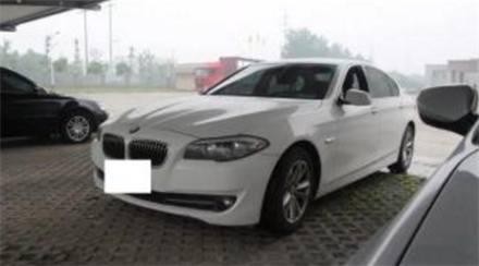 妙龄女子滴滴打到50万豪车，一路上挑逗车主无动于衷，结果这么做