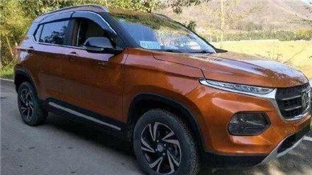 这辆宝骏后玻璃贴的这四个字亮了