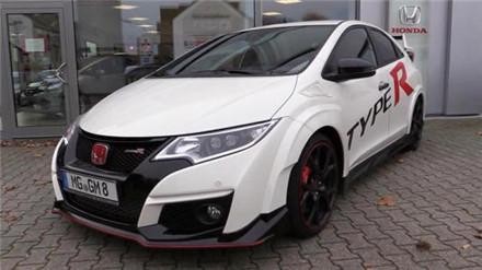 偶遇一辆60万日系车思域，看到车尾标识时，车主：秒杀600万跑车