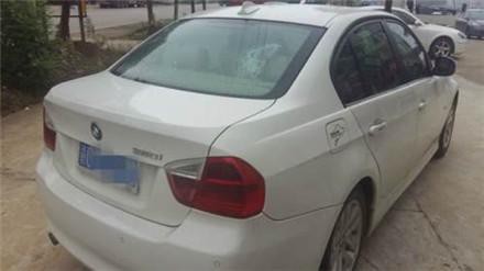 宝马逆行，还霸占两个车道，结果遭大货车剐蹭，网友：大快人心！