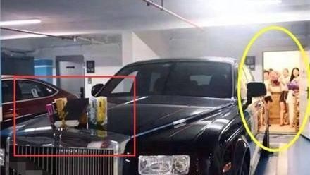 4S店一辆800万的豪车, 拍一次照500元, 却有一批人争相拍照!