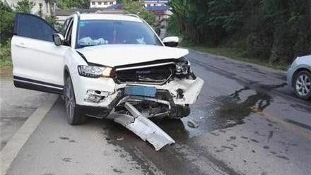 15万哈弗H6撞雪佛兰, 两车差距, 令哈弗车主倍有面子!