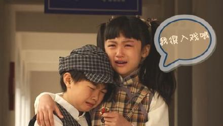 6岁与成龙一起上春晚,因长得太丑被骂出国,如今的她变成了这样