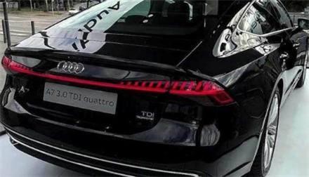 国外第一辆19款豪车奥迪到店，看到尾灯时，中国土豪欲掏钱购买！