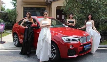 4S店一辆800万的豪车, 拍一次照500元, 却有一批人争相拍照!