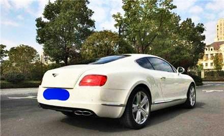 500万的宾利被撞，应该赔偿多少钱？