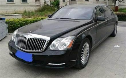 偶遇一辆600万豪车，车子保养的不错，但已被遗弃，无人敢偷！