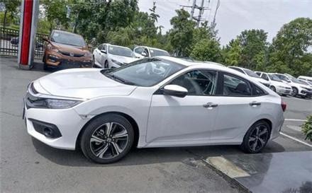 15万日系车遭别克追尾，车主下车一看，直呼：后悔买思域了！