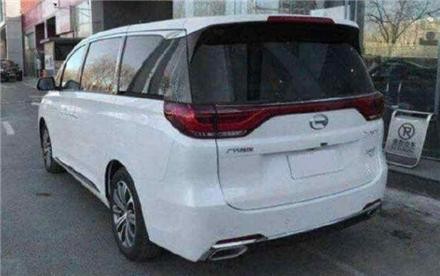 国内第一位传祺GM8女车主诞生，看到车主时，竟比车子还养眼！