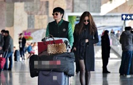 “激吻门”后王大治再婚喜当爹，网友：潘粤明也该和董洁“复婚”