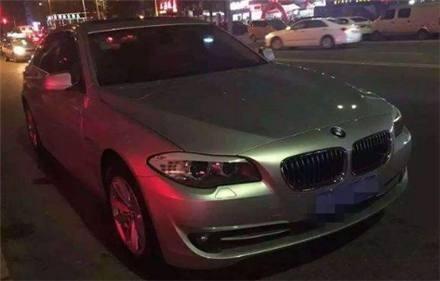 宝马不停按喇叭，前方车主一怒之下拿出笔记本，3秒后宝马死机！